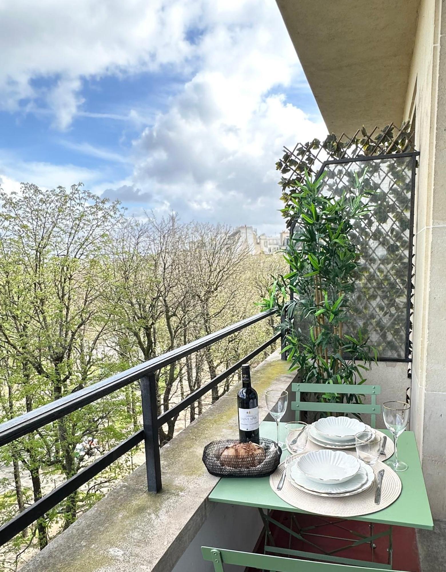 Stylish Apartment With A Balcony In Paris Exterior photo
